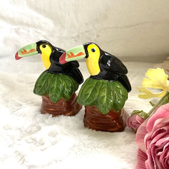 Bird of Paradise Salt and Pepper Shaker - Picture 1 of 9